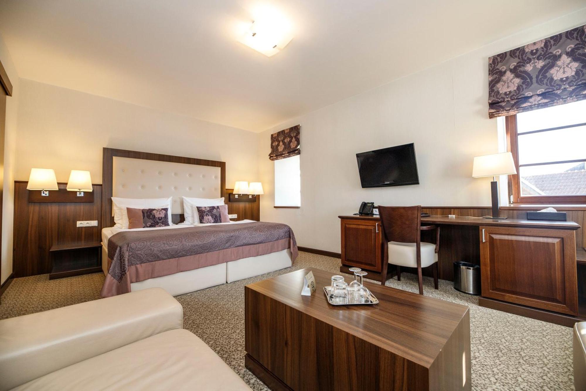 Hotel Sladovna แชร์นาโฮรา ภายนอก รูปภาพ