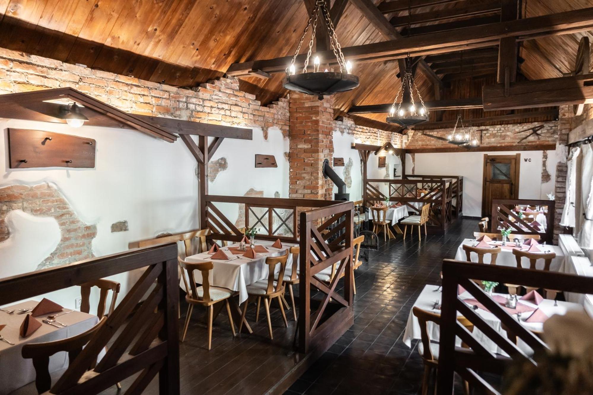 Hotel Sladovna แชร์นาโฮรา ภายนอก รูปภาพ