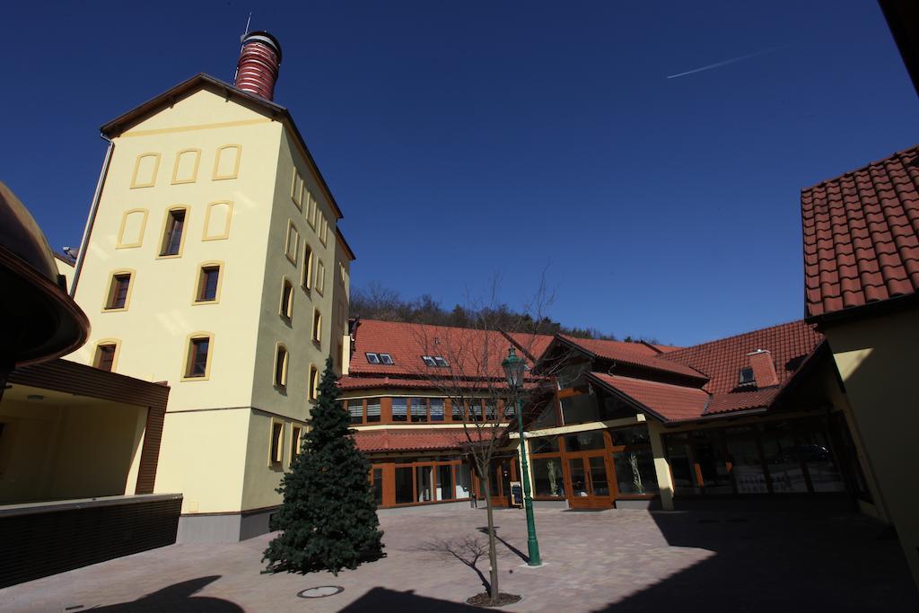 Hotel Sladovna แชร์นาโฮรา ภายนอก รูปภาพ